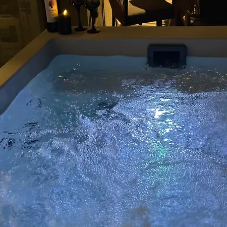 Artion Jacuzzi דירה ניקיטי