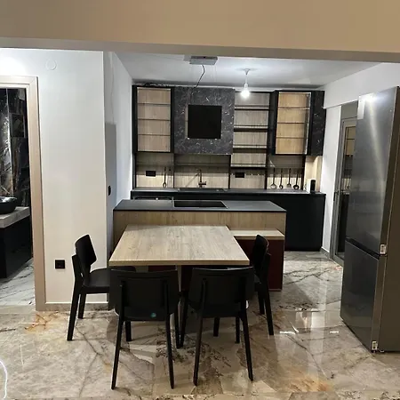 דירה Artion Jacuzzi ניקיטי