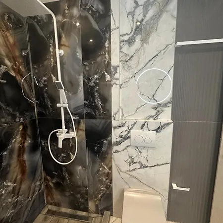 דירה Artion Jacuzzi ניקיטי