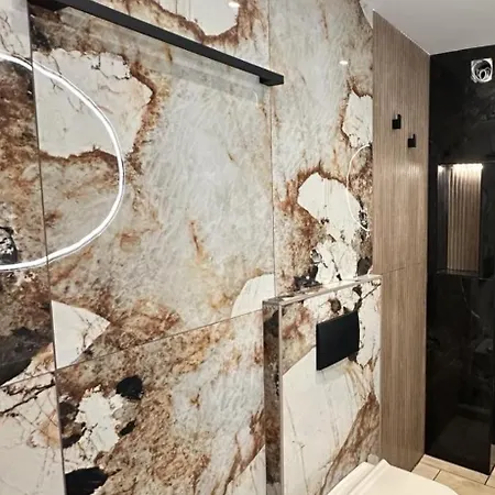 דירה Artion Jacuzzi ניקיטי